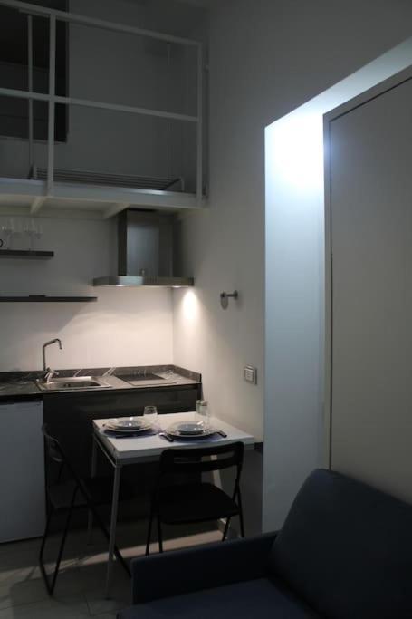 Piccolo Loft A Due Passi Dal Castello Apartamento Milão Exterior foto